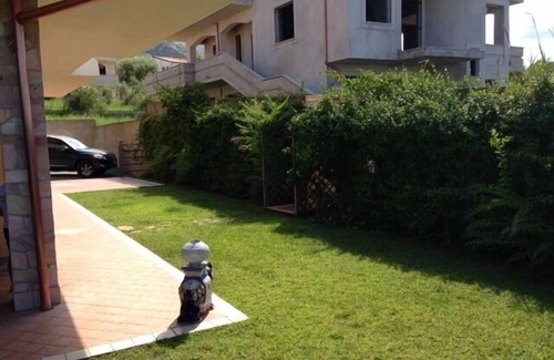 Belvedere Marittimo Apartamento | apartamento con jardín en la villa a 400 metros de la arena dorada de Diamante