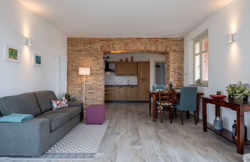 Costigliole d'Asti Apartamento | Acogedor apartamento para 4 personas con A/C, piscina, WIFI, TV, terraza y aparcamiento