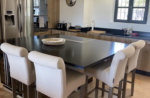 La Nartelle Villa | HERMOSA VILLA CON AIRE ACONDICIONADO CON PISCINA CERCA DE LAS PLAYAS Y DEL CENTRO DEL PUEBLO