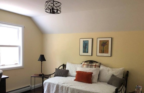 Kent Casa | Beautiful, All-Season, Rustic Family Getaway