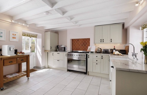 Blockley Cabaña | Beautiful and characterful dog friendly holiday cottage - Archway House