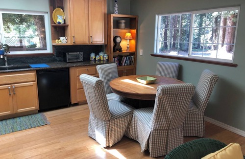Fort Bragg Cabaña | Beautiful and Charming Cottage with Hot Tub