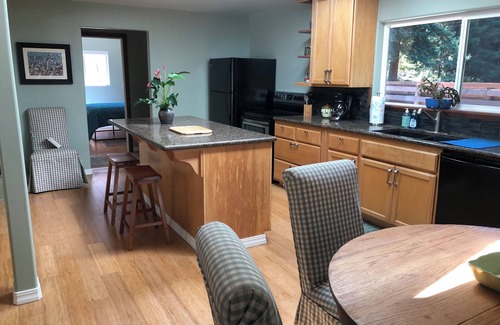 Fort Bragg Cabaña | Beautiful and Charming Cottage with Hot Tub