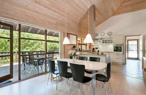 Grena Strand Casa | Beautiful And Family-Friendly Holiday Home For 9 People With A Spa Bath Near Grenaa Beach,