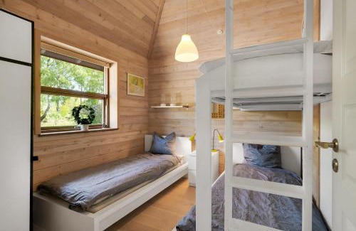 Grena Strand Casa | Beautiful And Family-Friendly Holiday Home For 9 People With A Spa Bath Near Grenaa Beach,