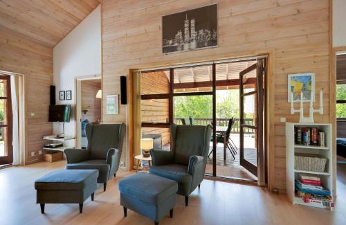 Grena Strand Casa | Beautiful And Family-Friendly Holiday Home For 9 People With A Spa Bath Near Grenaa Beach,