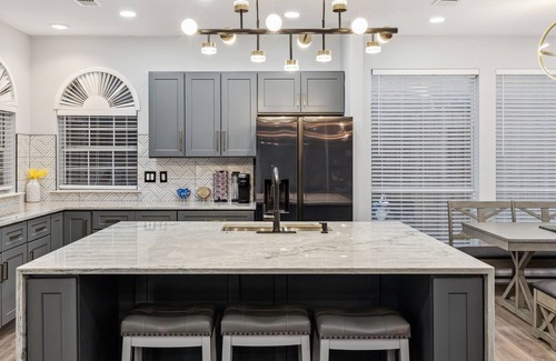 North Central Carrollton Casa | Beautiful and Large Pool House