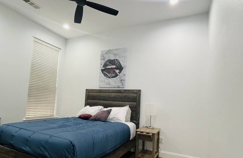 Bedford Casa | Beautiful and Modern Home - Must See & Must Stay