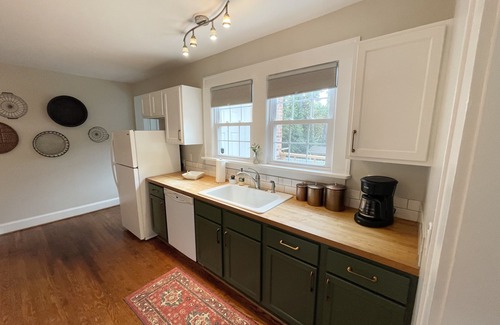 Anderson Casa | Beautiful and Relaxing 3 Bedroom Bungalow Home, Perfect for a Weekend Getaway