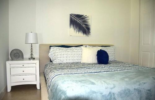 Central Naples Villa | Beautiful and relaxing villa near the Beach!