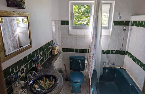 La Manzanilla Casa | Beautiful and spacious 2 blocks from the beach and town center!