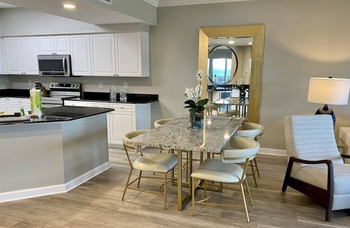 Orange Beach Condominio | Beautiful and Spacious Beachfront Rental! Beach Chair Service Included!
