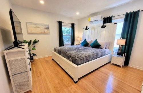 Pico - Robertson Casa | Beautiful and spacious 2 bedroom home in an excellent location near LACMA Acadamy Awards Museum Peterson Museum and more