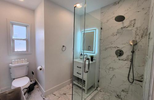 Pico - Robertson Casa | Beautiful and spacious 2 bedroom home in an excellent location near LACMA Acadamy Awards Museum Peterson Museum and more