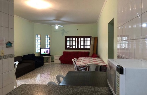 Centro Casa | Hermosa y amplia casa en la esquina de la playa de cuál aplicación 11 98430 0518