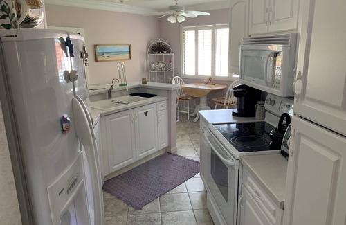 Naples Condominio | Beautiful and Spacious Coach Home