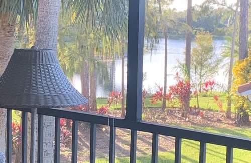 Naples Condominio | Beautiful and Spacious Coach Home