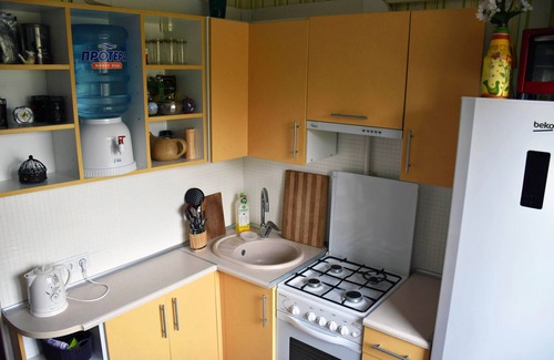 Oktyabrsky District Apartamento | Hermoso apartamento con agua de manantial!