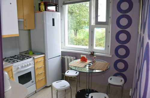Oktyabrsky District Apartamento | Hermoso apartamento con agua de manantial!