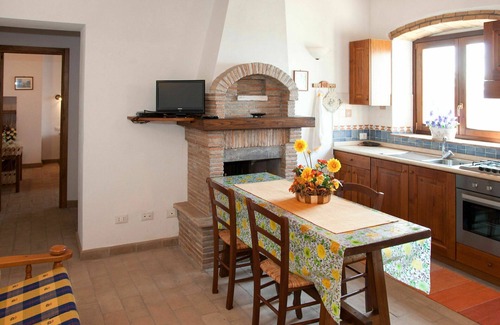 San Lorenzo Nuovo Apartamento | Bonito apartamento para 4 personas con piscina, A/C, WIFI, TV, patio y aparcamiento