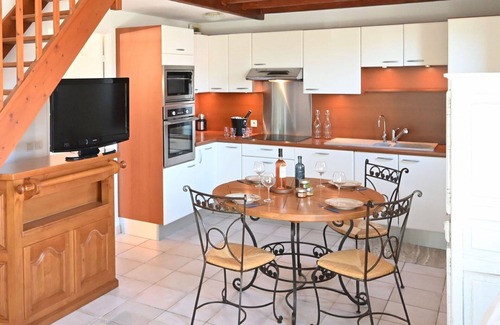La Rouviere Apartamento | Precioso apartamento para 4 personas con piscina, A/C, WIFI, TV, patio y aparcamiento