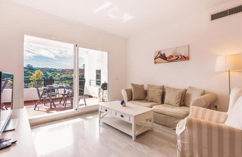 Alhaurín el Grande Apartamento | Beautiful apartment in Alhaurin el Grande with 2 Bedrooms, WiFi and Outdoor swimming pool