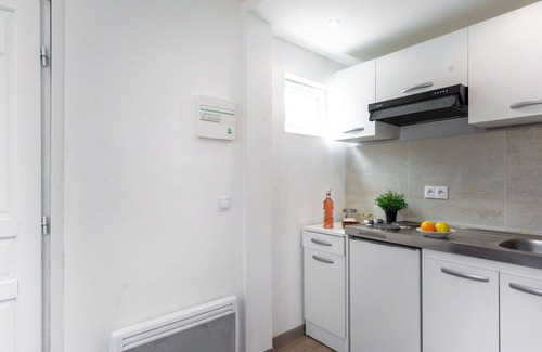Cros-de-Cagnes Apartamento | Bonito apartamento para 2 personas con piscina, WIFI, TV, patio y aparcamiento