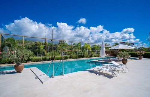 Itacimirim Apartamento | Beautiful Apartin Condo w/Pool Cqs0004