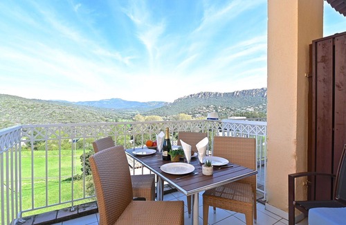 Le Dramont Apartamento | Acogedor apartamento para 6 personas con WIFI, piscina, TV, patio, mascotas permitida y aparcamiento