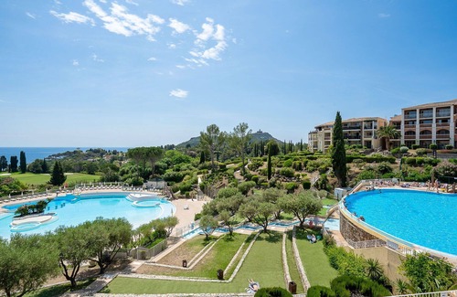 Cap Esterel Apartamento | Precioso apartamento con WIFI, piscina, A/C, TV, terraza, mascotas permitida y aparcamiento
