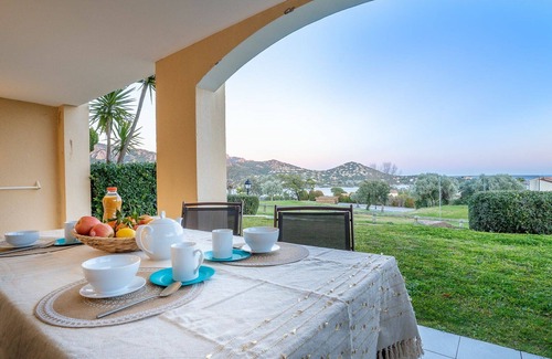 Cap Esterel Apartamento | Precioso apartamento con WIFI, piscina, A/C, TV, terraza, mascotas permitida y aparcamiento