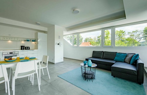 Balatonszemes Apartamento | Hermoso apartamento con A/C, piscina, WIFI, TV, terraza, mascotas permitida y aparcamiento