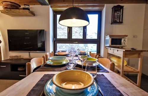 Campodolcino Apartamento | Bonito apartamento para 5 personas con WIFI, TV, mascotas permitida y aparcamiento
