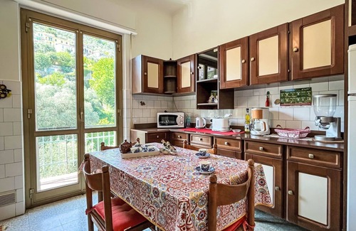 Pietrabruna Apartamento | Bonito apartamento con WIFI, TV, balcón, mascotas permitida, vista panorámica y aparcamiento