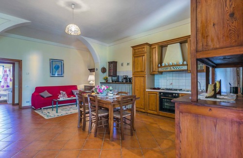 San Miniato Villa | Acogedor apartamento en villa con piscina, TV, patio, mascotas permitida y aparcamiento