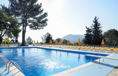 Villanova d'Albenga Casa | Hermoso apartamento en villa con piscina, WIFI, A/C, TV, patio, mascotas permitida y aparcamiento