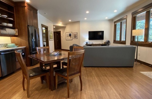 Whitefish Apartamento | 2 bd 2 baños cerca del centro y esquiar!