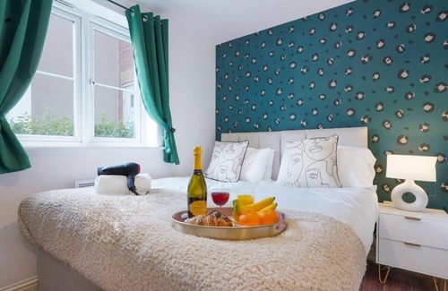 Northampton Apartamento | Beautiful Apartment - Close to City Centre - Free Parking, Fast Wifi, SmartTV with Sky TV and Netflix by Yoko Property