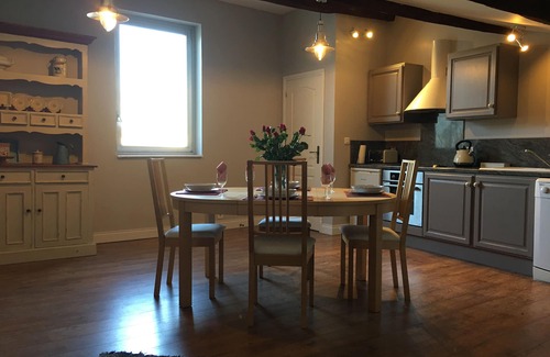 Saintes Apartamento | Hermoso apartamento cerca de la orilla del río