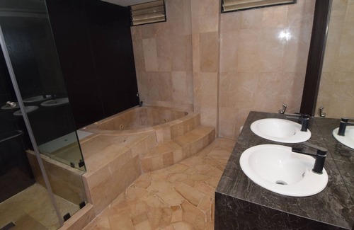 Barrio Urdesa Apartamento | Depto Hermoso en Kennedy Norte + 2 Parkings + Jacuzzi