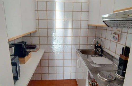 Lesa Apartamento | Precioso apartamento para 3 personas con A/C, WIFI, TV, patio, mascotas permitida y aparcamiento