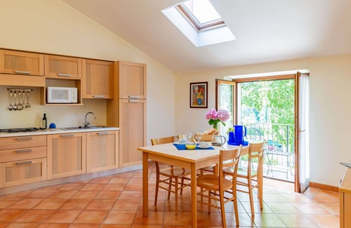 Garda Apartamento | Beautiful apartment for 4 people with A/C, pool, WIFI, TV, patio, panoramic view and parking