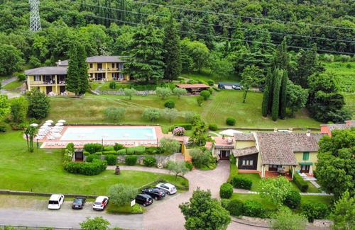 Garda Apartamento | Beautiful apartment for 4 people with A/C, pool, WIFI, TV, patio, panoramic view and parking