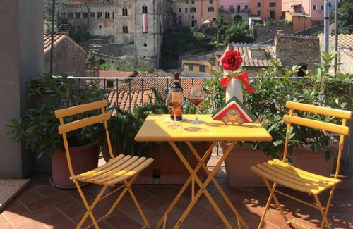 Buti Apartamento | Precioso apartamento para 7 personas con WIFI, A/C, TV, terraza, vista panorámica y aparcamiento