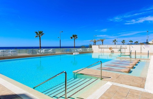 Torrox Costa Apartamento | Acogedor apartamento con piscina, A/C, WIFI, TV, patio, mascotas permitida y aparcamiento