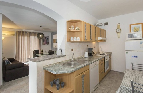 Labin Apartamento | Acogedor apartamento para 4 personas con WIFI, A/C, piscina privada, TV, terraza y aparcamiento