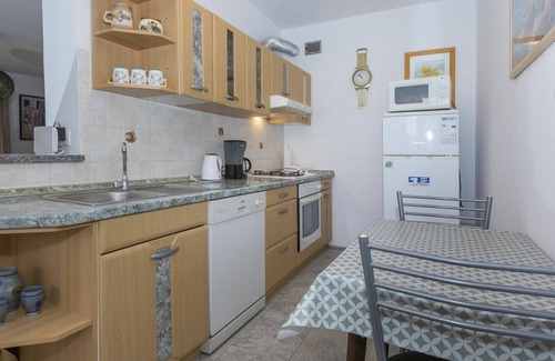 Labin Apartamento | Acogedor apartamento para 4 personas con WIFI, A/C, piscina privada, TV, terraza y aparcamiento