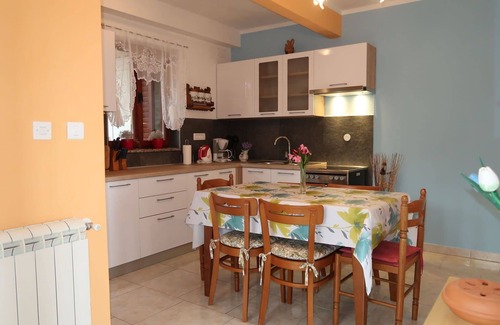 Zagorje Apartamento | Bonito apartamento para 5 personas con piscina privada, WIFI, TV, terraza y aparcamiento