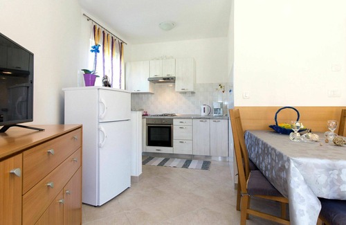 Martina Apartamento | Precioso apartamento para 4 personas con A/C, WIFI, TV, terraza y aparcamiento