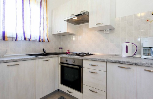 Martina Apartamento | Precioso apartamento para 4 personas con A/C, WIFI, TV, terraza y aparcamiento